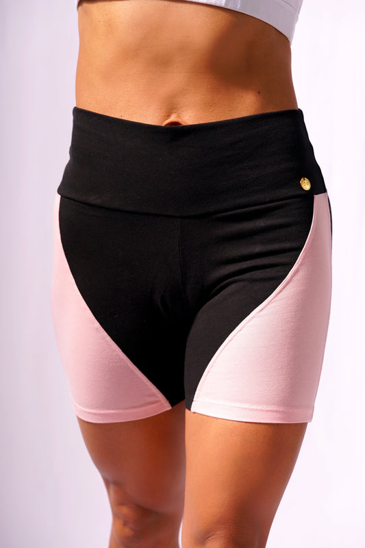 BLACK&PINK ESSENCE SHORT